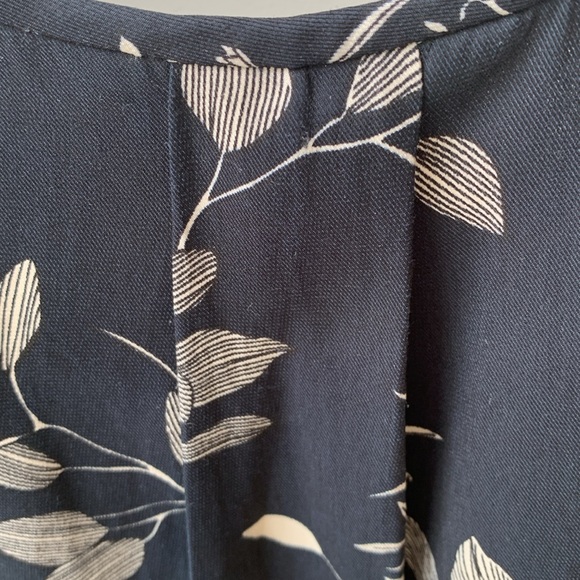 ⭐️Banana Republic Floral Dolman Blouse⭐️ - Picture 5 of 6